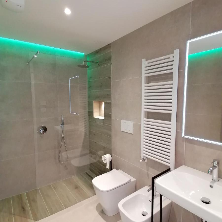 New Marina Apartments トッリ・デル・ベーナコ エクステリア 写真